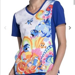 💥SALE💥 NWOT DISNEY FINDING DORY SCRUB TOP